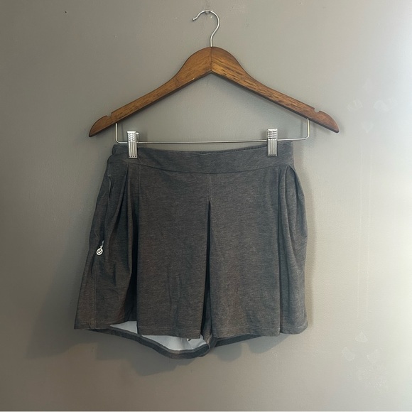 Lululemon Gray Run or Play Shorts – Size 6 - Picture 1 of 7
